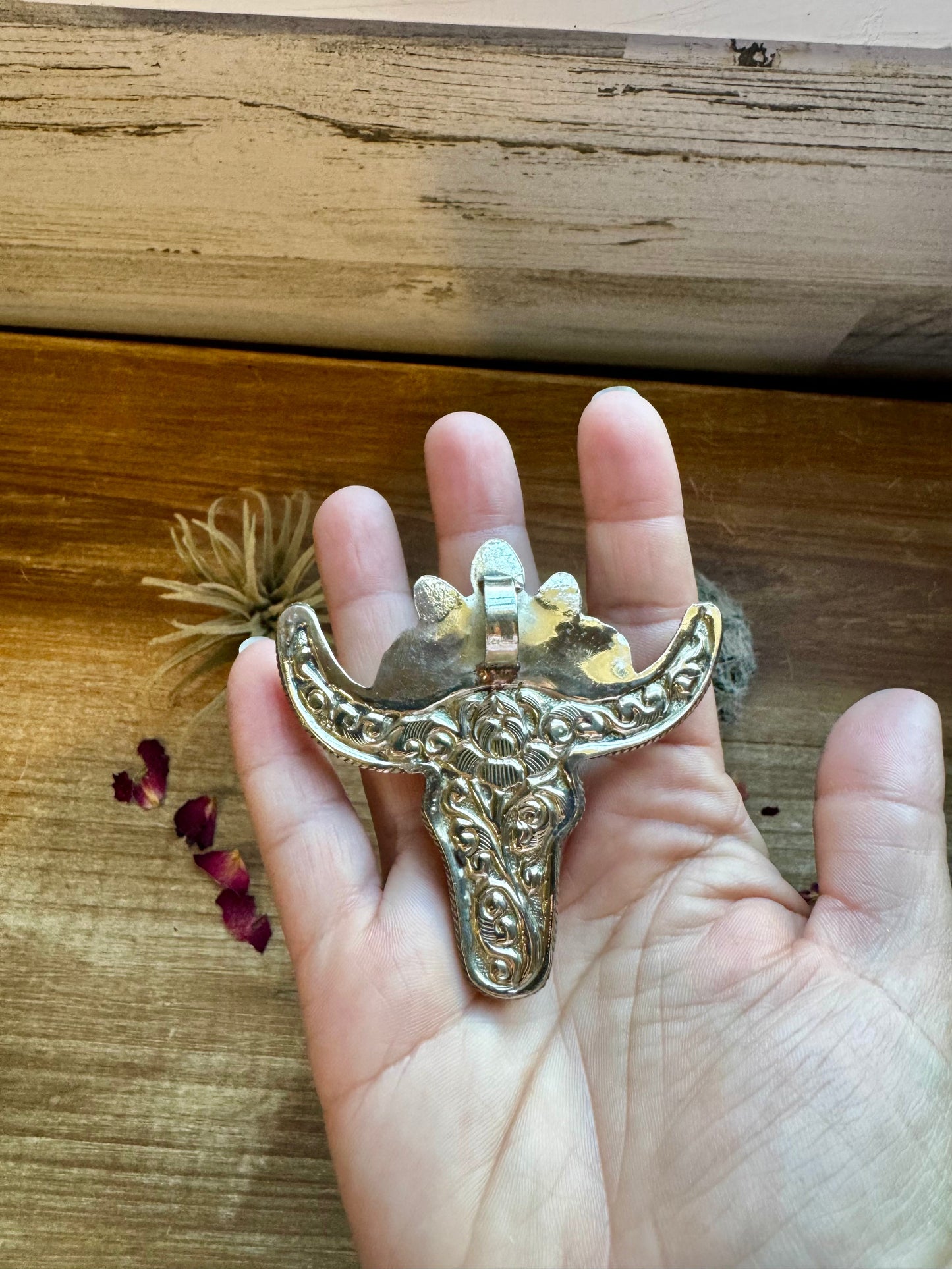 Big Antler longhorn with turquoise pendant with flowers