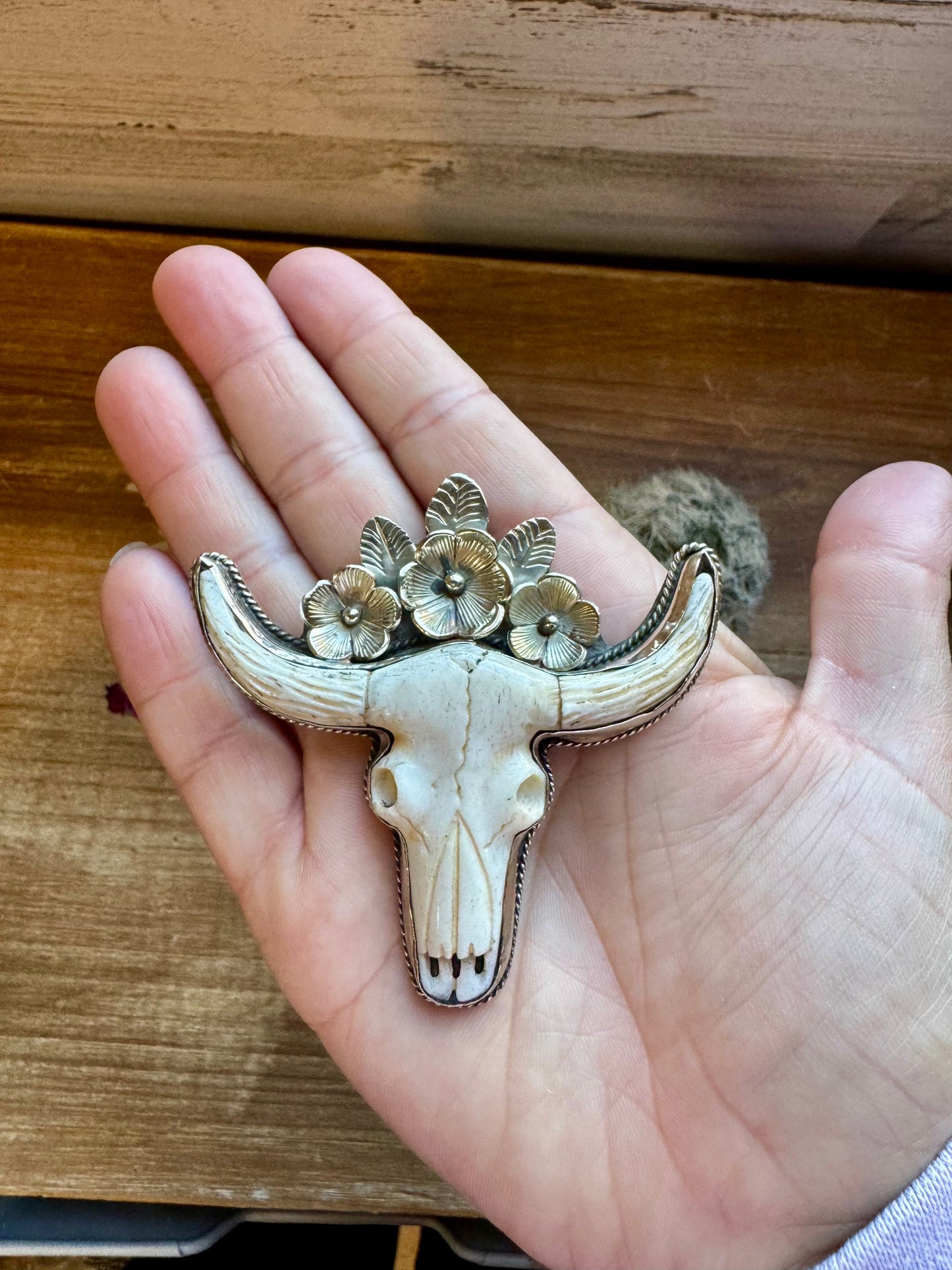 Big Antler longhorn with turquoise pendant with flowers