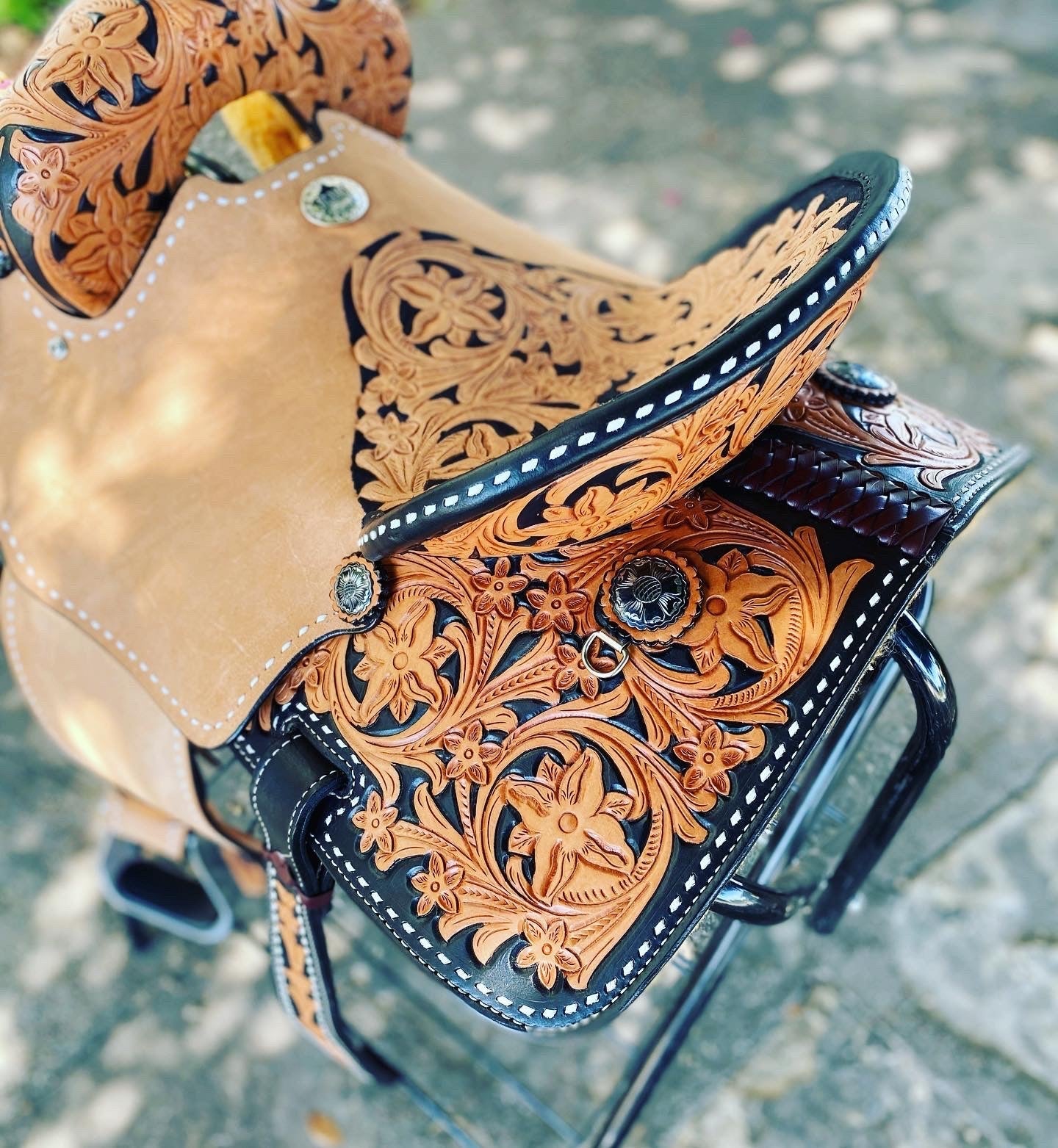 16" Sunrise Barrel Saddle