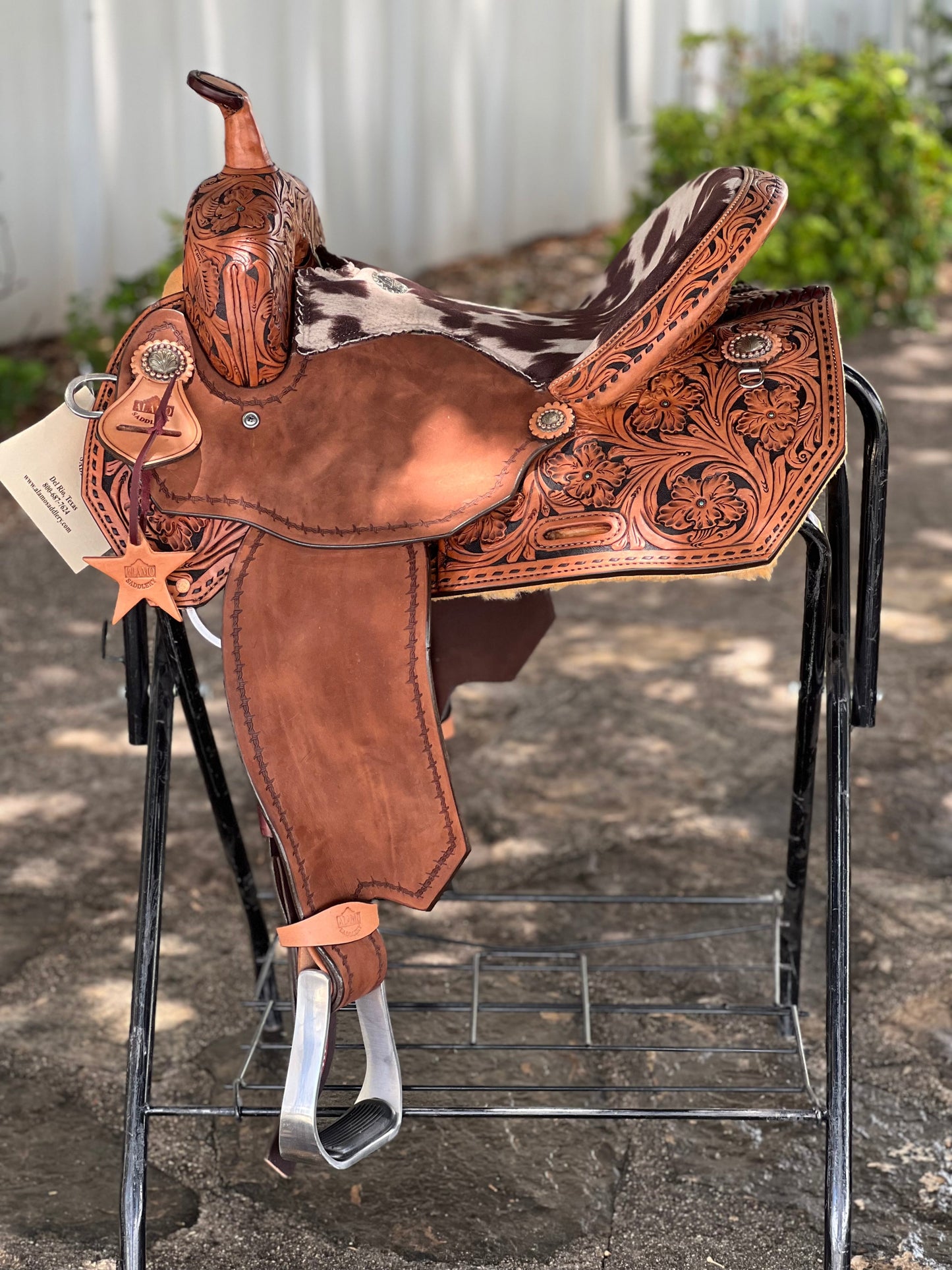 14" El pinto (Two-toned leather w/ Cheyanne roll) Barrel Saddle
